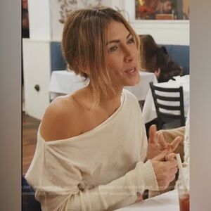 Gorgeous off shoulder top